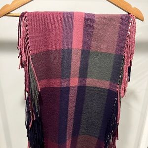 GAP one size large plaid scarf with fringing.